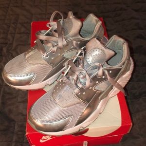 Woman’s Nike Air Huaraches